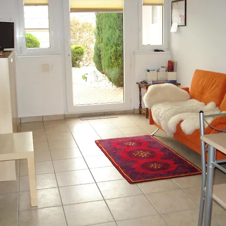 Lenggenhager Plantzette לינה וארוחת בוקר 3*