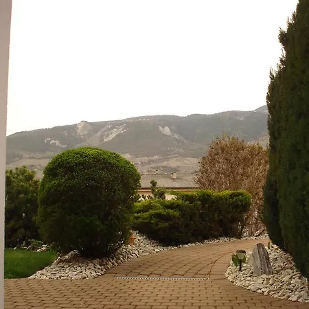 לינה וארוחת בוקר Lenggenhager Plantzette